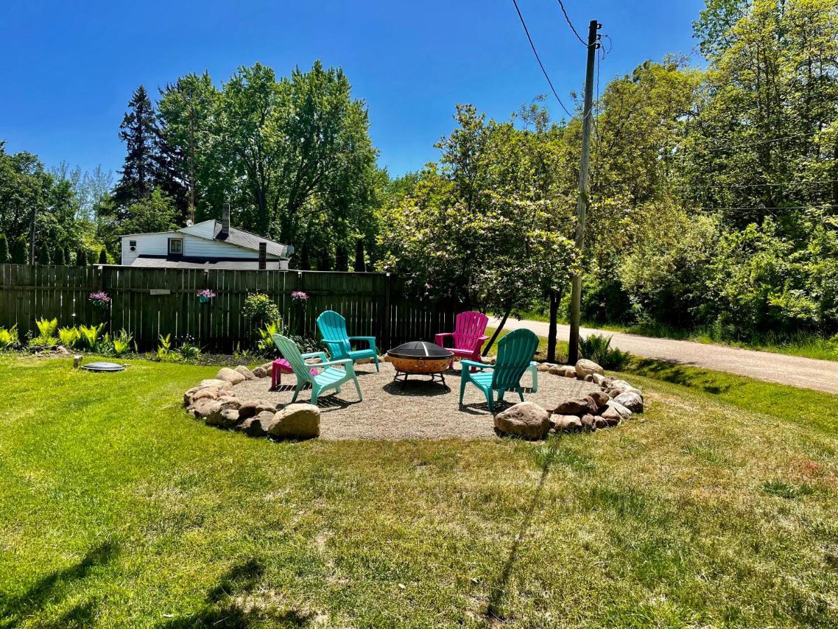 The Charming Glenn Cottage! Walk To Lake Michigan! Fennville Εξωτερικό φωτογραφία